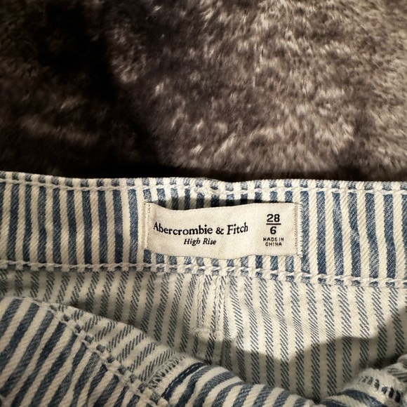 NWOT ABERCROMBIE AND FITCH HR MINI STRIPED SKIRT - Picture 3 of 3